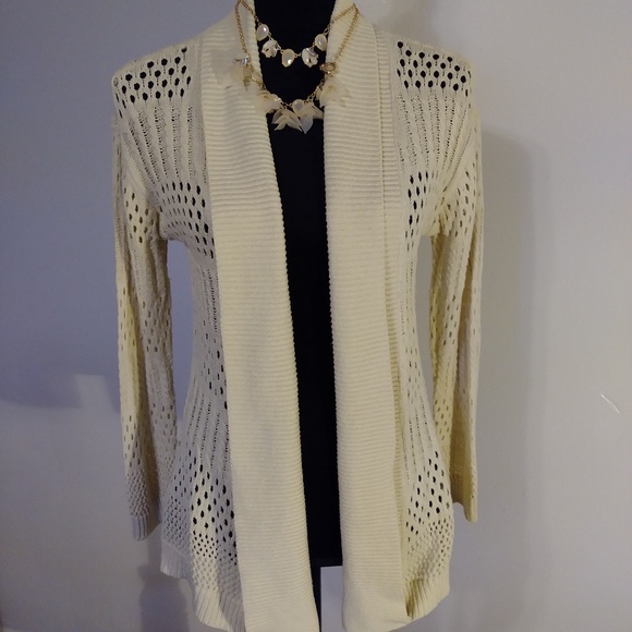 89th & Madison Sweaters - 89TH & Madison cream colored shrug size PM